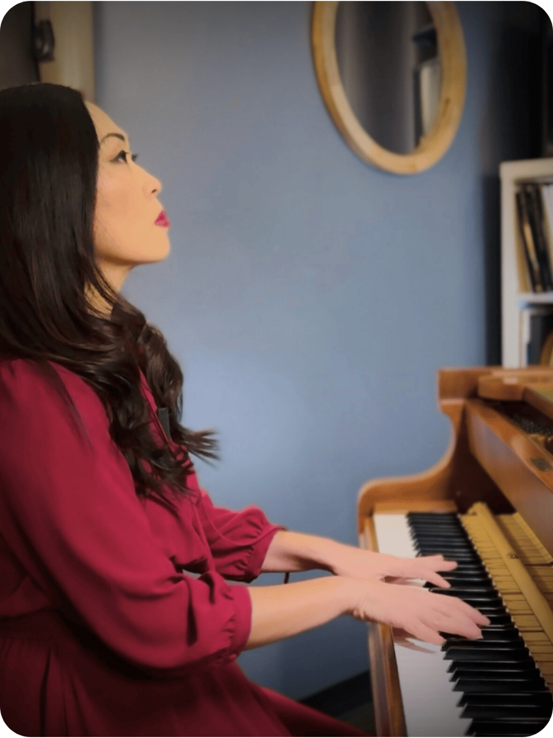 Kristina Lee teaching intermediate piano – online piano course