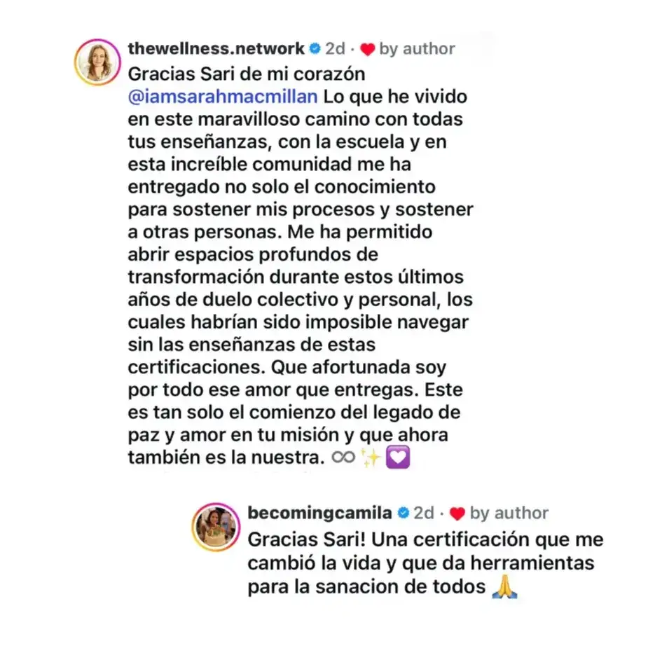 Fotografía con 3 mujeres sentadas cantando y meditando durante la certificación de cuencos alquímicos cristal