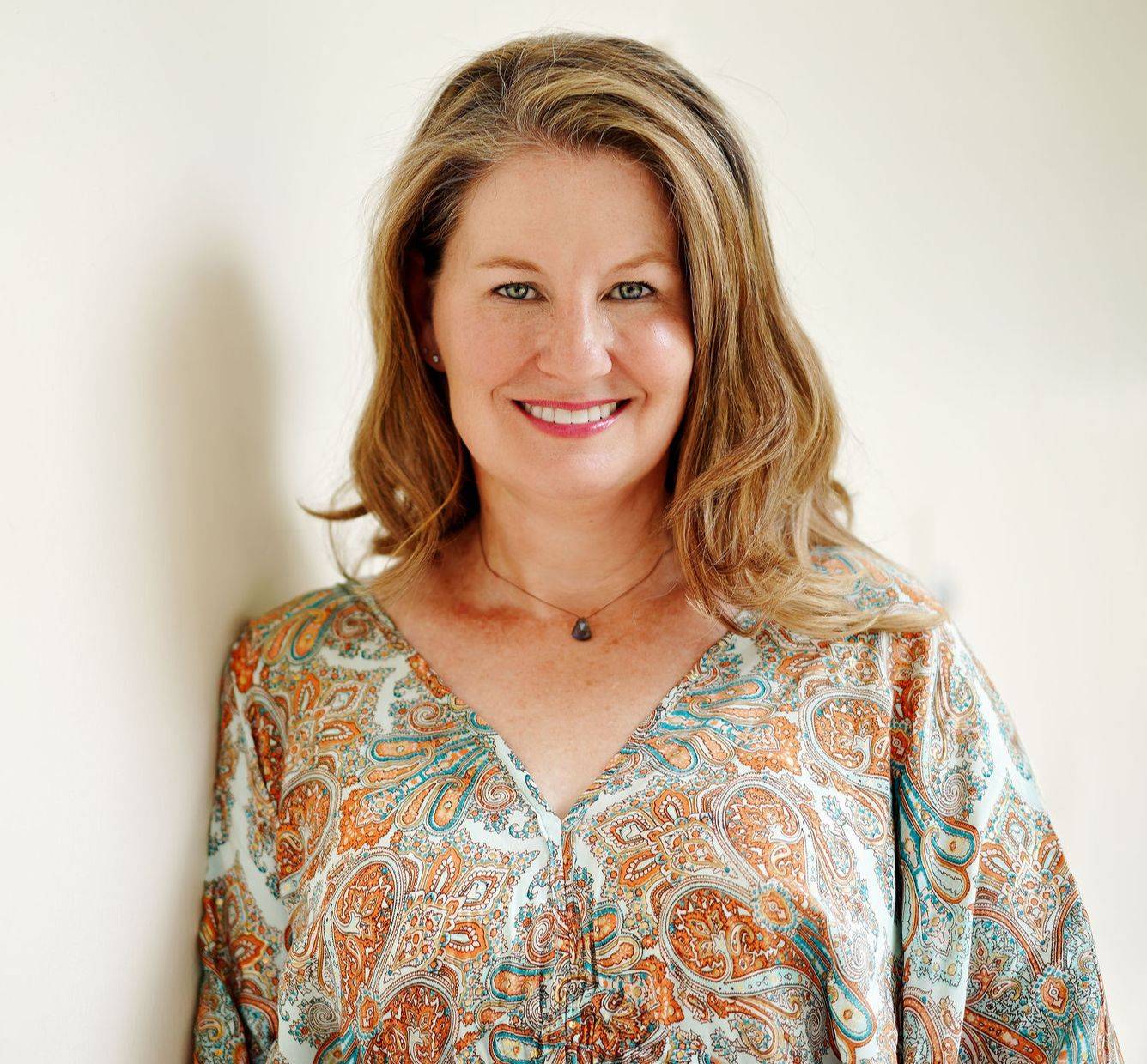 Samantha Bray, LCSW, is an integrative OCD specialist with over a decade of experience helping adults understand and navigate OCD, intrusive thoughts, and anxiety, using a research-informed, whole-person approach. Samantha is the founder of OCD Insights and host of the OCD Insights Podcast, where she shares practical wisdom and interviews both guest experts and individuals about their OCD journey to a life beyond the Loop. 