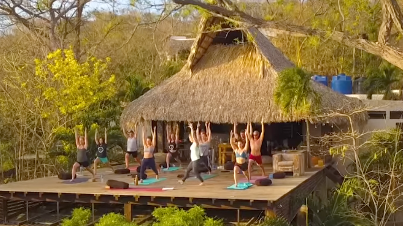 nicaragua yoga teacher training overlooking the ocean from infinity deck