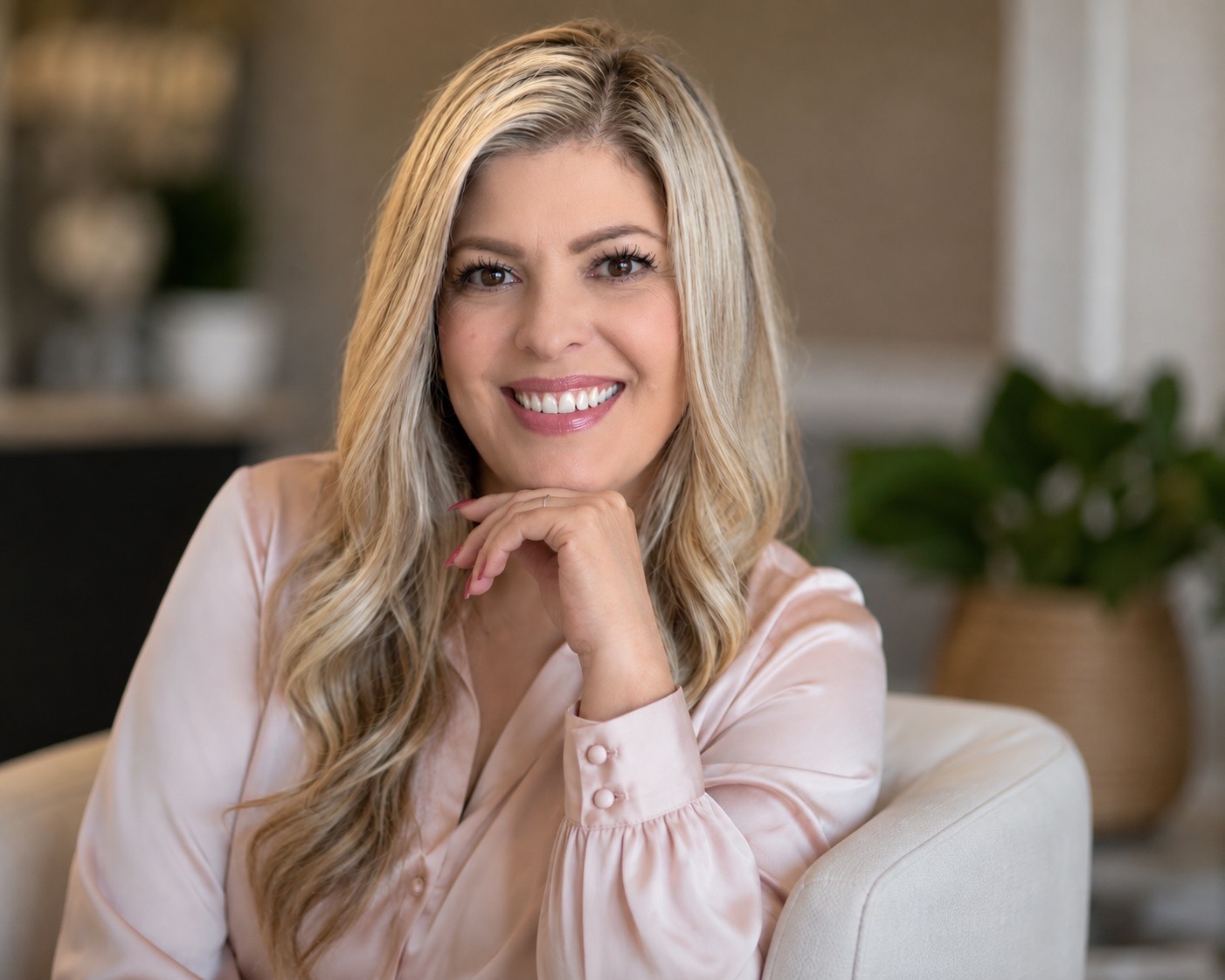 Lindsay Goodwin, host of The High Frequency Mind™ Podcast