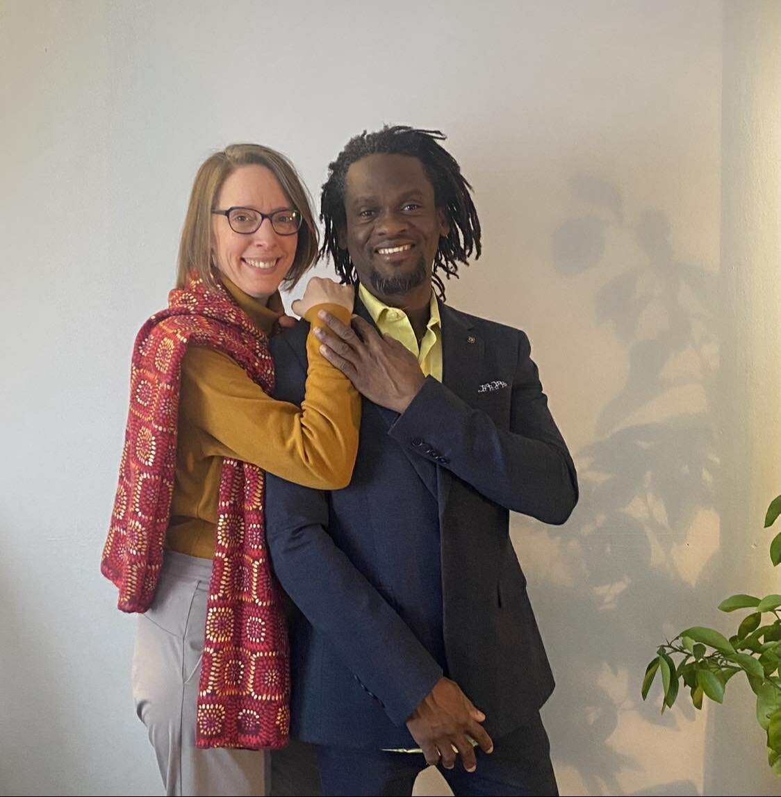 MANIC Architecte du Code Affectif & Louise Carmel (Partenaire de vie, Fondatrice POINT.BALLES YOGA), co-créateurs des Protocoles du bien-être en mouvement