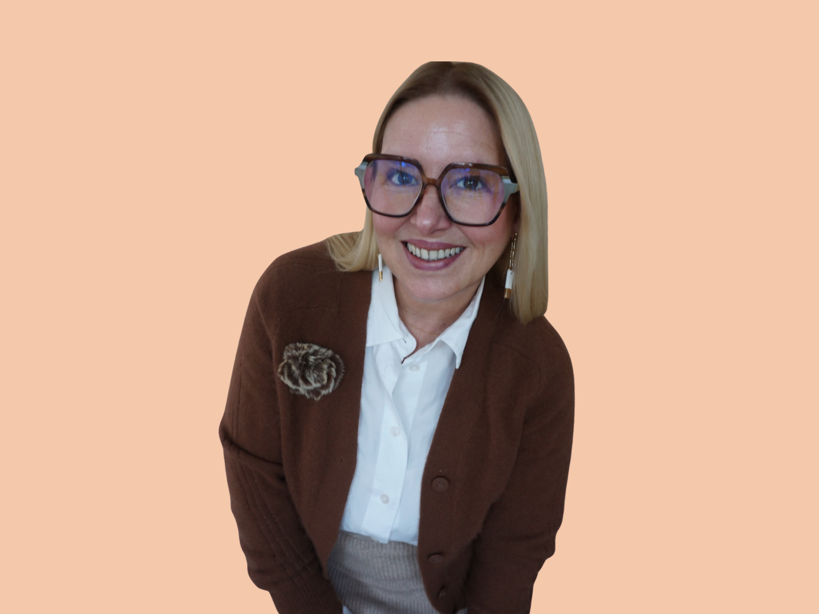 Free social media selling roadmap workbook with Instagram strategy, content prompts, and sales tools for service-based businesses