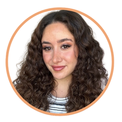 Caroline D participating in the trichology training with Studio Initium