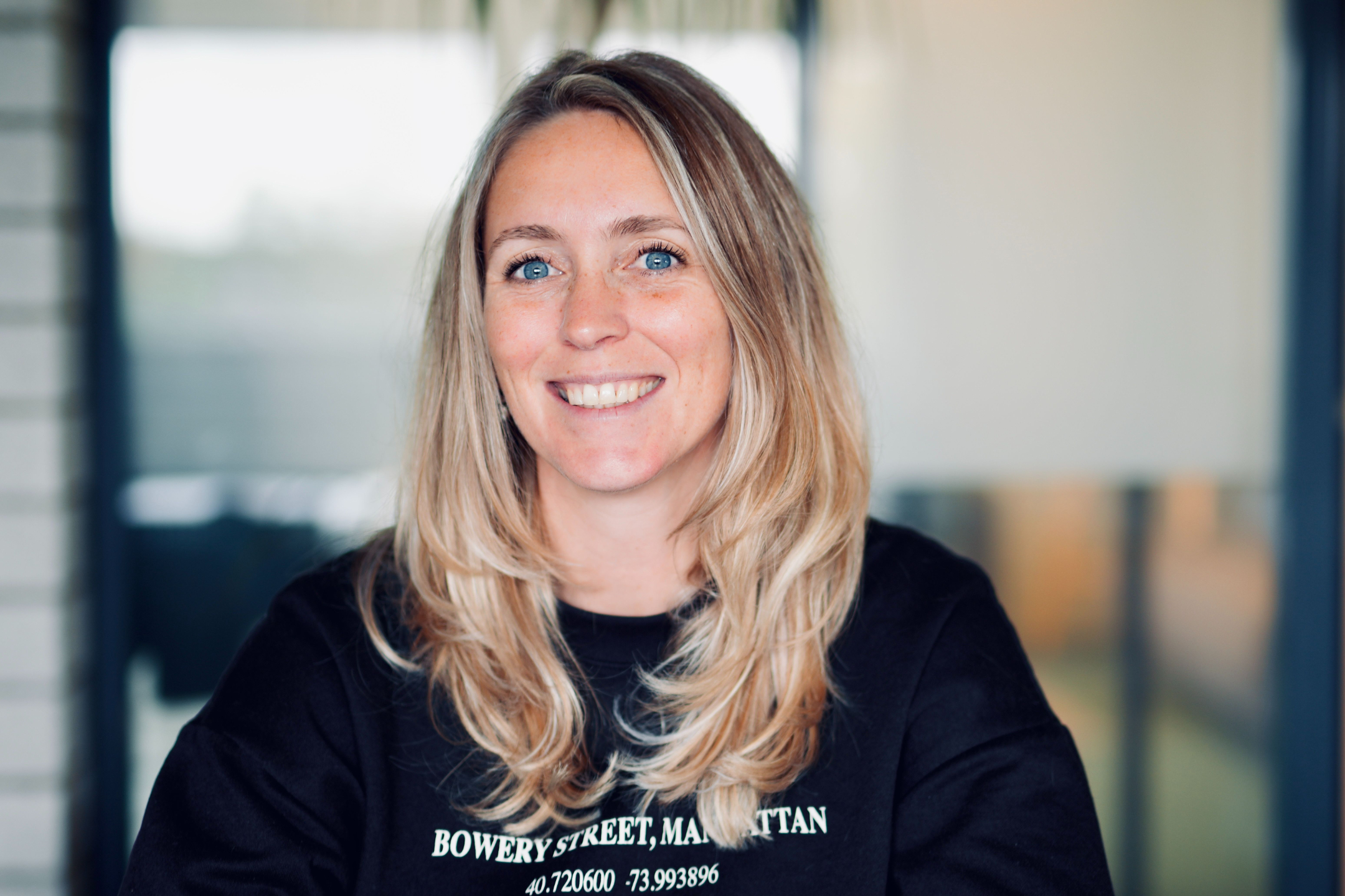 Jeanine Pellegrom, Christelijke sprekers jeugd, Christelijke sprekers, Spreker jeugddienst, Christelijke spreker jongeren, Spreker voor jongeren, Sprekers voor jongeren, Spreker generatie z, Spreker op school, Christelijke spreker uitnodigen, Christelijke sprekers voor jeugd, Nederlandse christelijke sprekers, Christelijke sprekers platform, Christelijke boeken voor jongeren, Christelijke boeken over jongeren, Christelijke boeken jeugd, Christelijke schrijver, Christelijke jongerenwerk, Christelijke jeugdwerk, Tiener- en jongerenwerk, Training jeugdwerk kerk, Training voor jeugdwerk, Training spreken voor jongeren, Training spreekvaardigheid, Training spreken in het openbaar, Training spreken voor groepen jongeren, Training hoe schrijf ik een boek, Hoe schrijf ik een boek, Hoe schrijf je een goed boek, Christelijk boek schrijven. Boek onvolmaakt vertrouwen, boek pubergeschikt, boek de 5 gewoontes, boek handboek missionair jongerenwerk