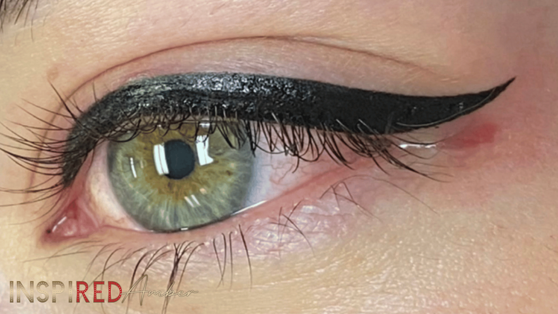 Ms Amber Red breaks down exactly how she designs her wing eyeliners in this webinar!