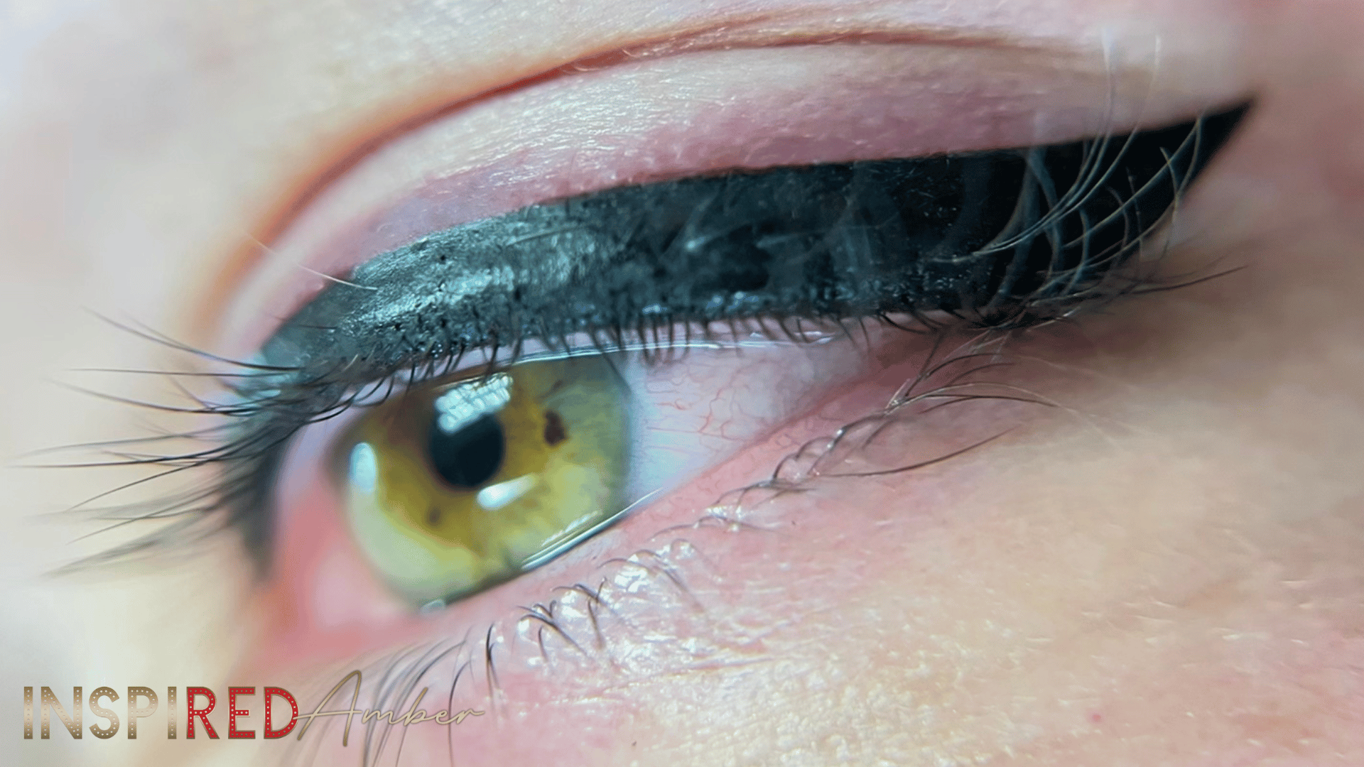 Learn Ms Amber Red's specialty service wing eyeliner!