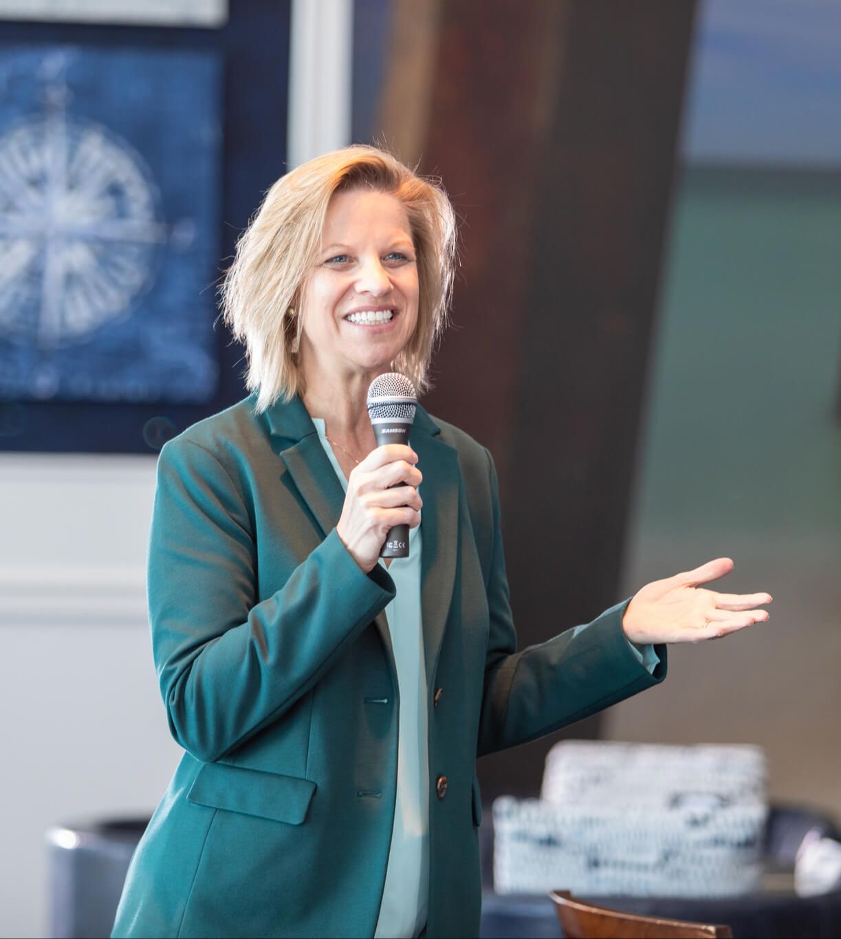 Happy health and wellness coach, Shari Biery, catering to midlife women.
