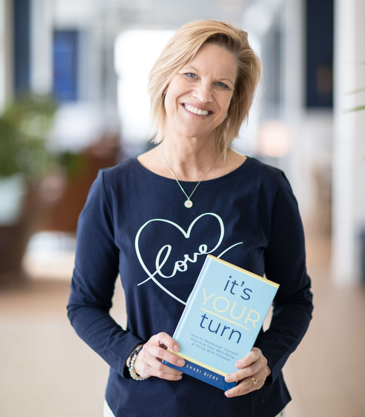 Happy health and wellness coach, Shari Biery, catering to midlife women.