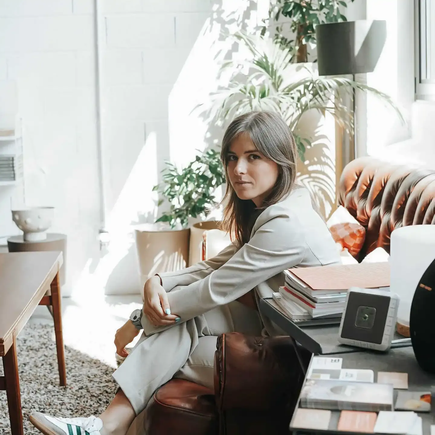 Janice dans un canapé