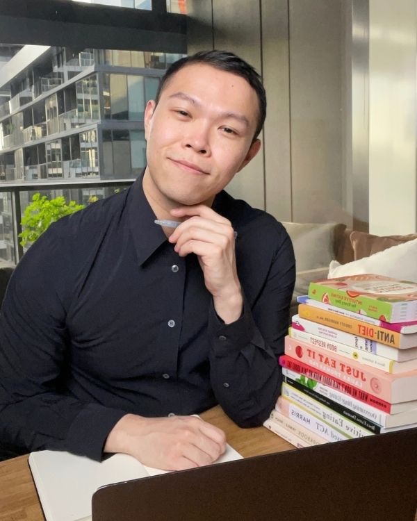 Malcolm Tang, binge free dietitian and accredited practising dietitian, supporting clients with binge eating, emotional eating, and overeating recovery through intuitive eating.