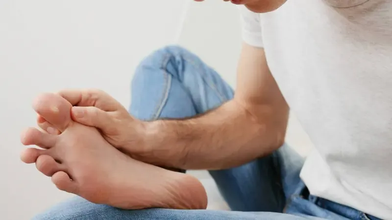 Person looking at the verruca on their big toe