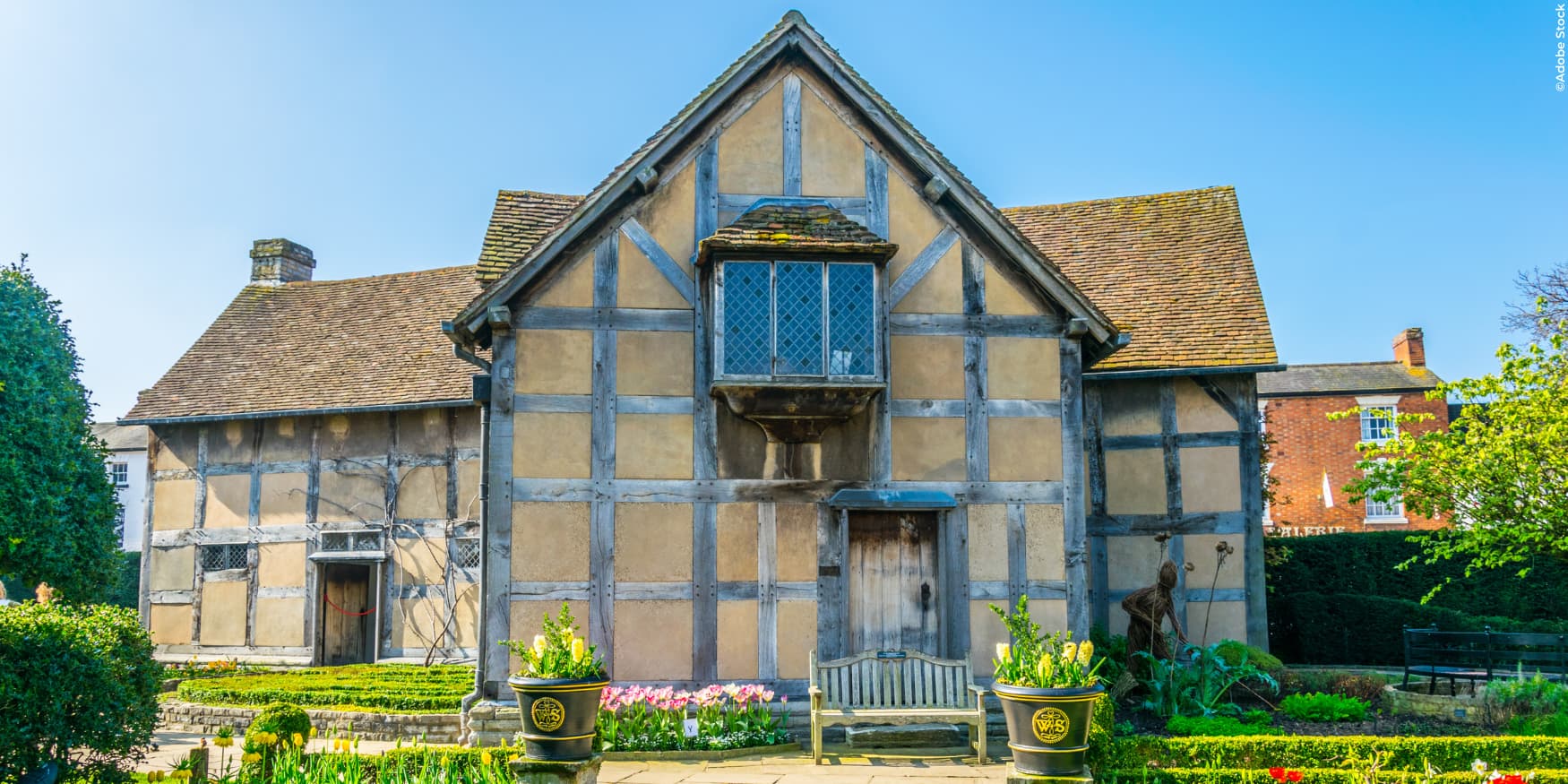 het geboortehuis van Shakespeare met tuin op de voorgrond