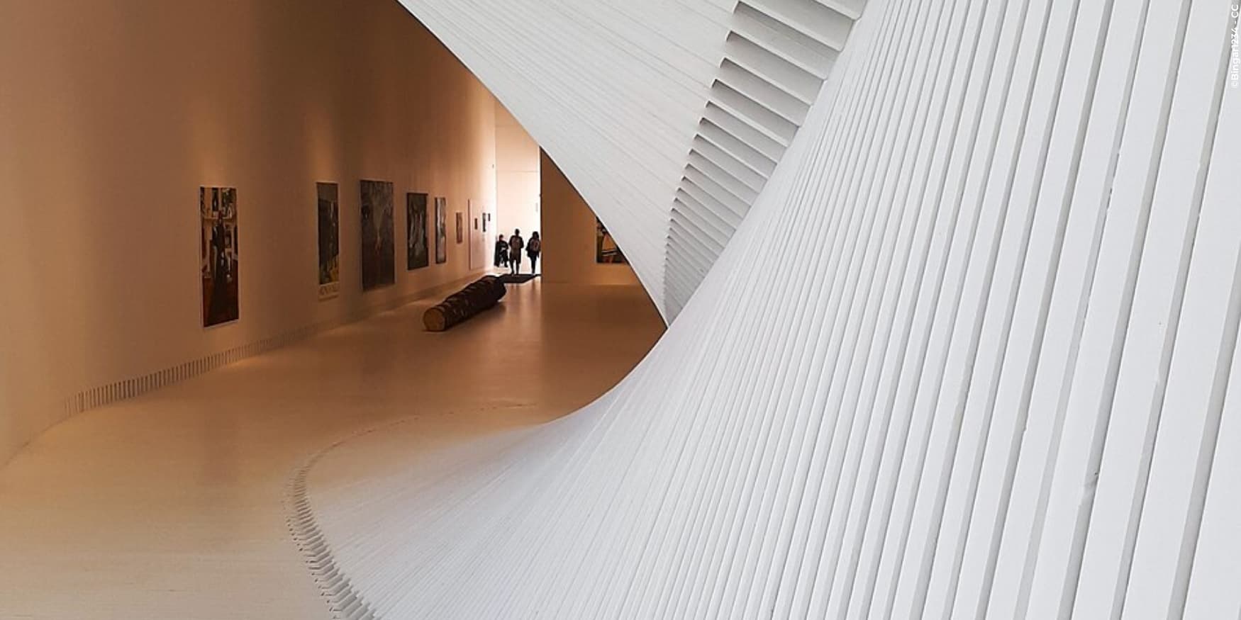 binnen in The Twist, kunstgalerie in het Kistefos Museum in Noorwegen