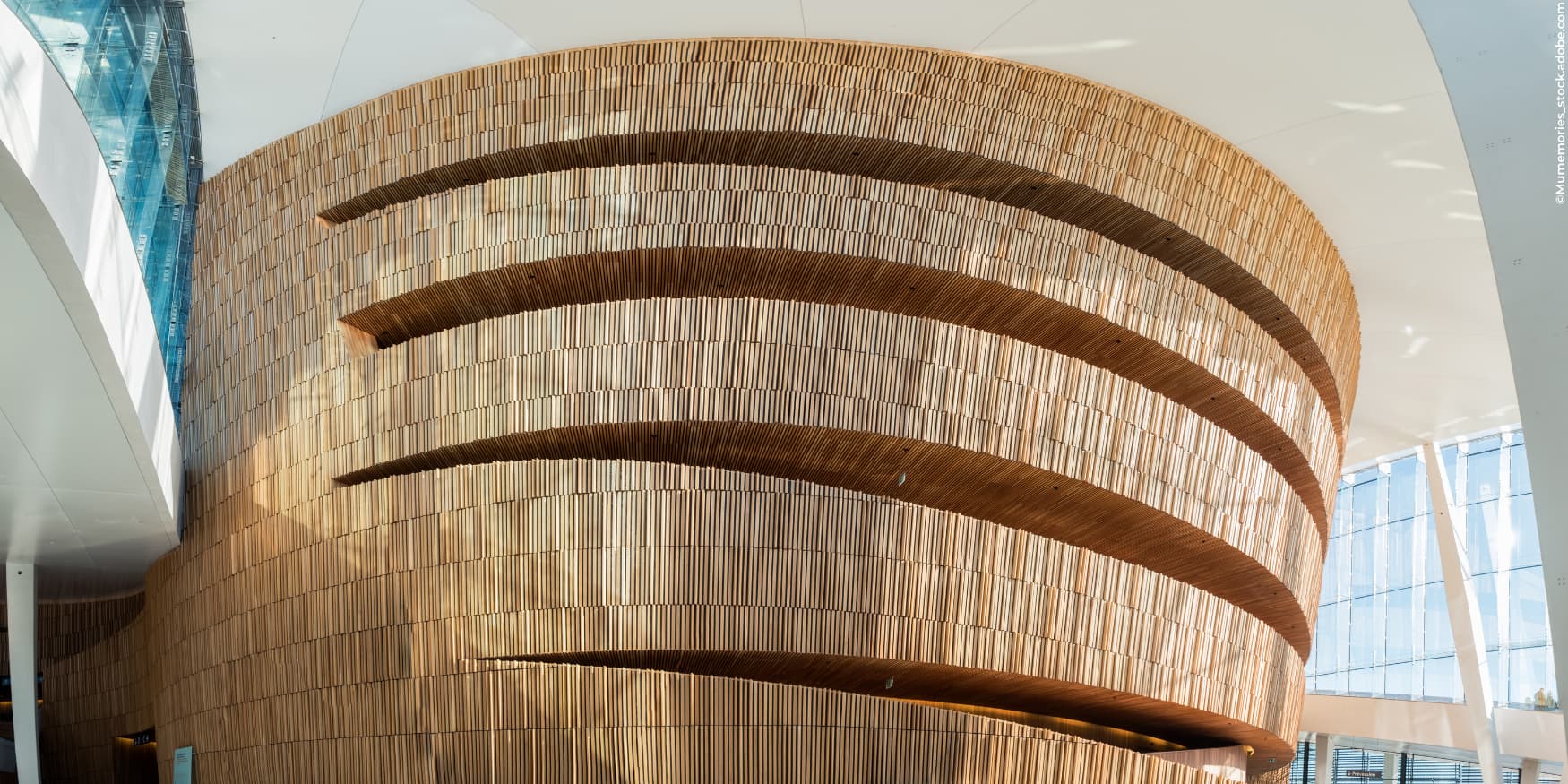 detail van de 'golfmuur' in de foyer van het Operahuis in Oslo