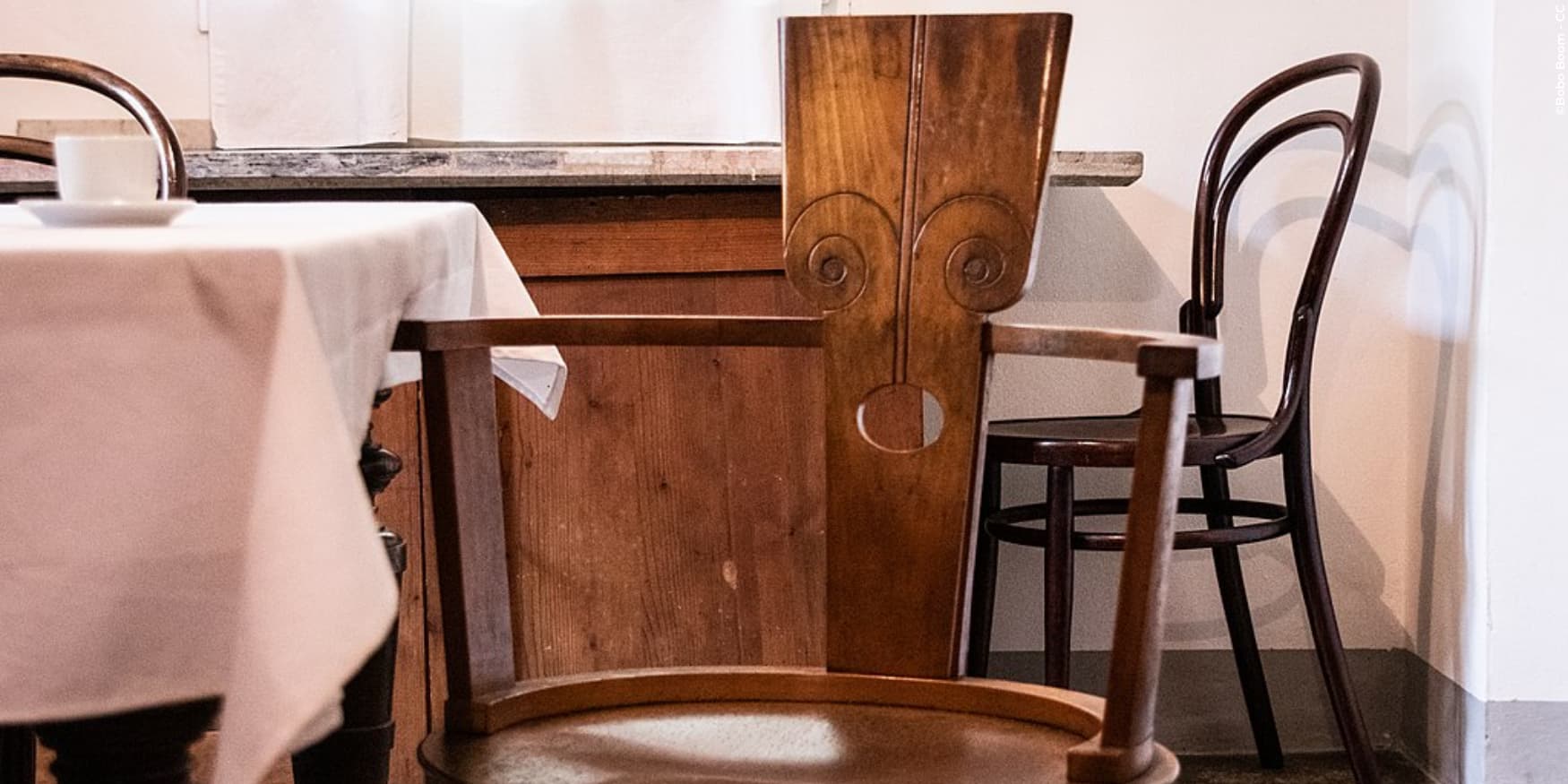 stoel ontworpen door architect Jozef Plečnik