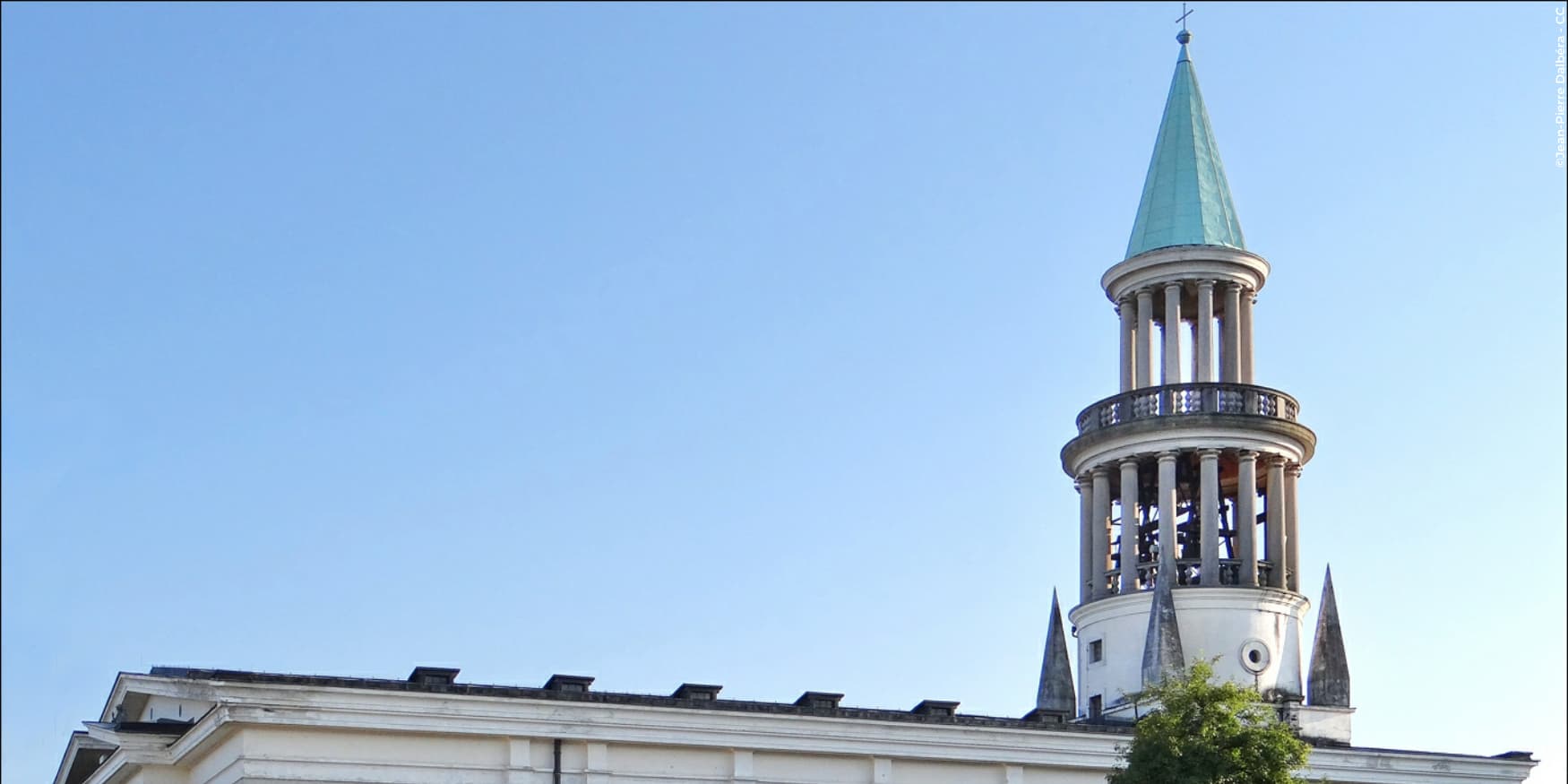 de klokkentoren van de Parochiekerk van Franciscus van Assisi in Ljubljana