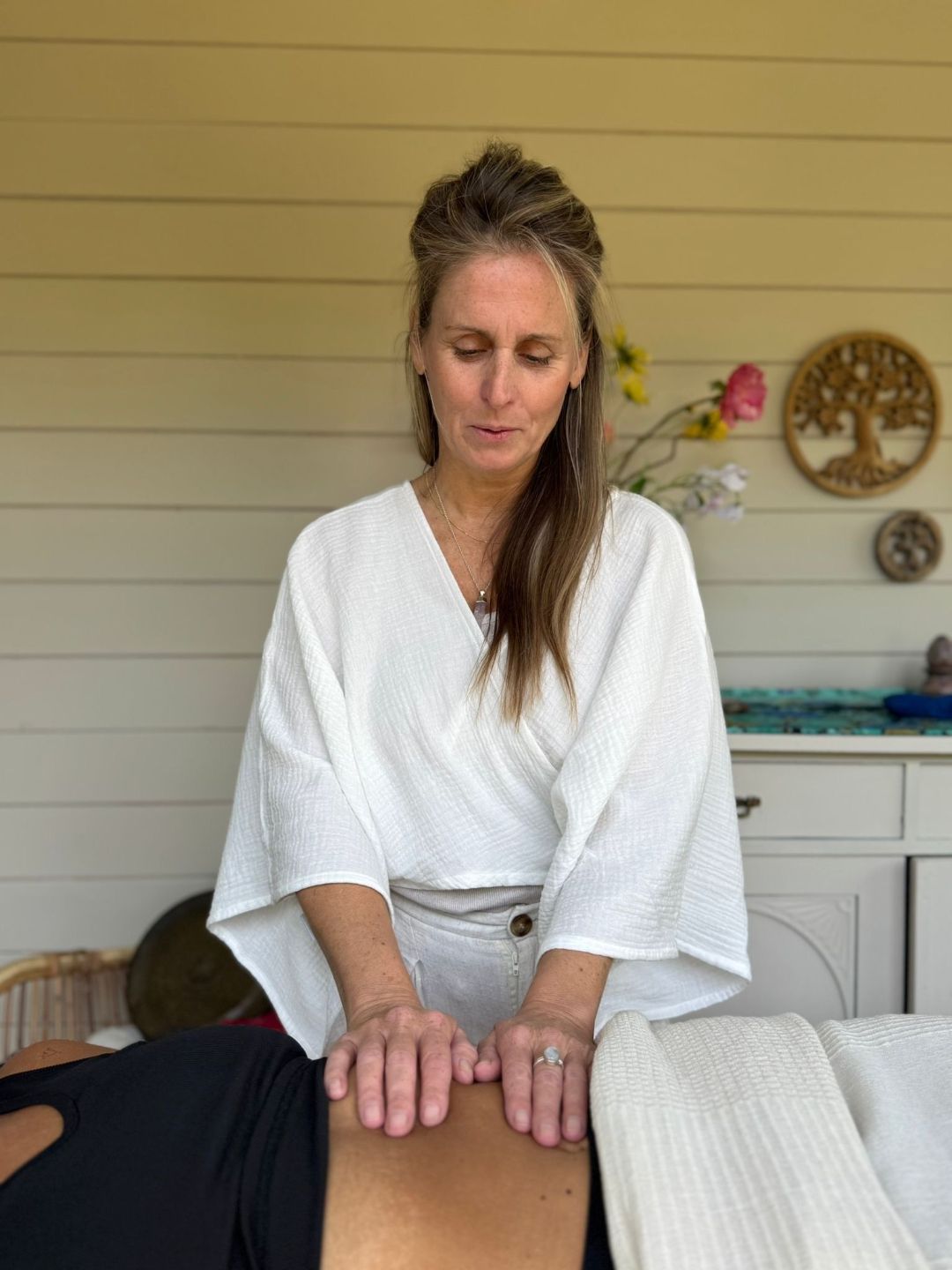 Reiki Wombhealing Den Bosch – heling voor bekken, baarmoeder en vrouwelijke energie
