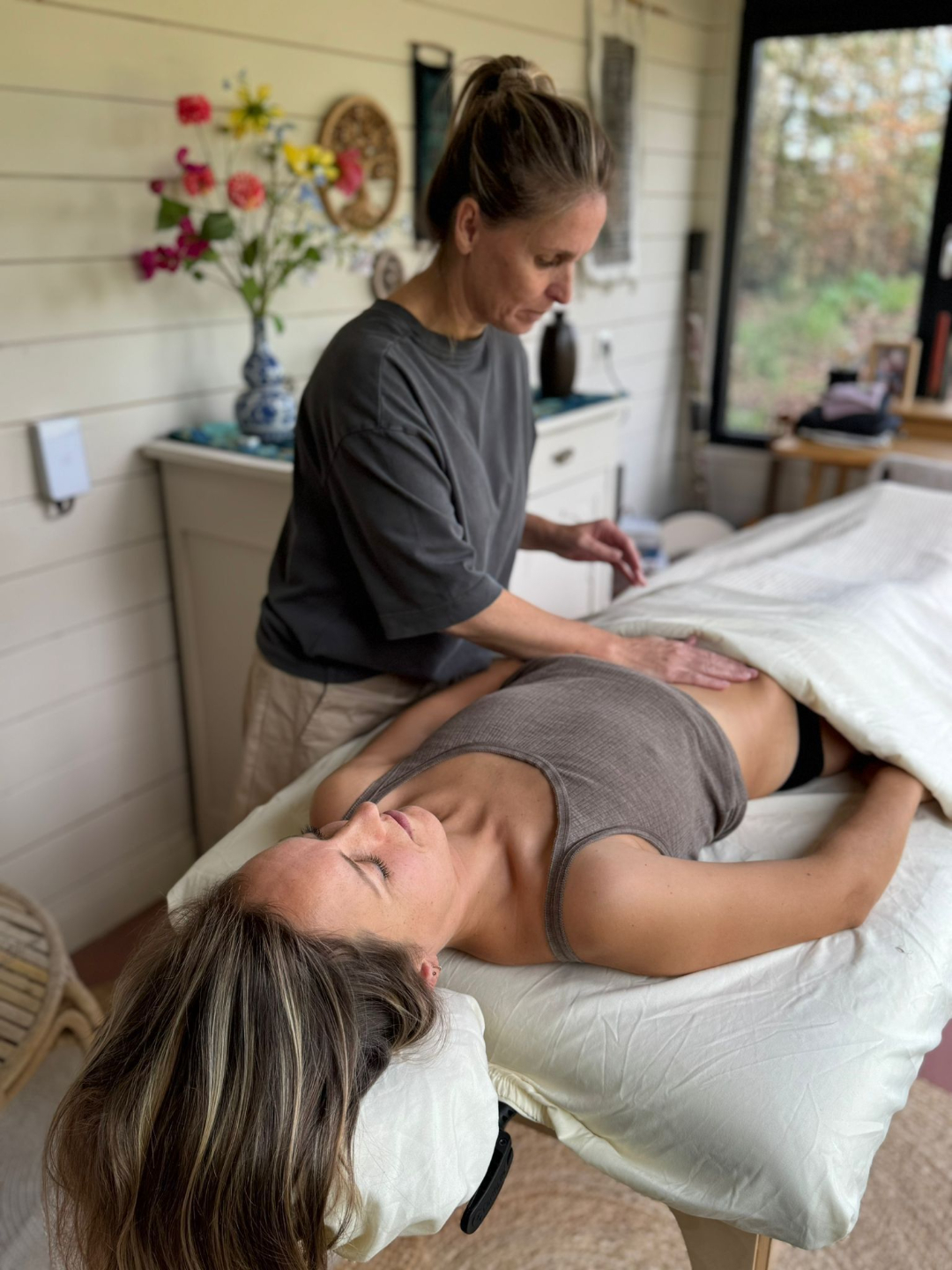 Reiki sessie Den Bosch Vught – zachte handoplegging en ontspanning bij Raafwerk in Cromvoirt