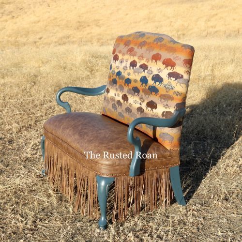 Bench seat upholstered in bison wool, smooth leather seat and leather fringe