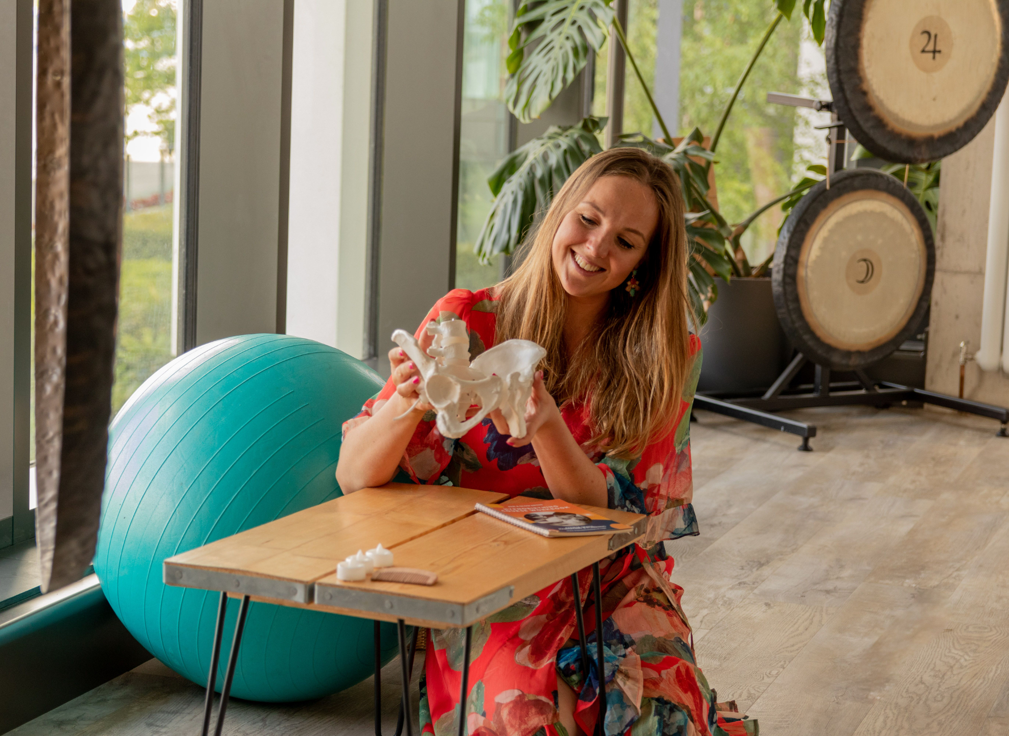 Your hypnobirthing teacher Laura