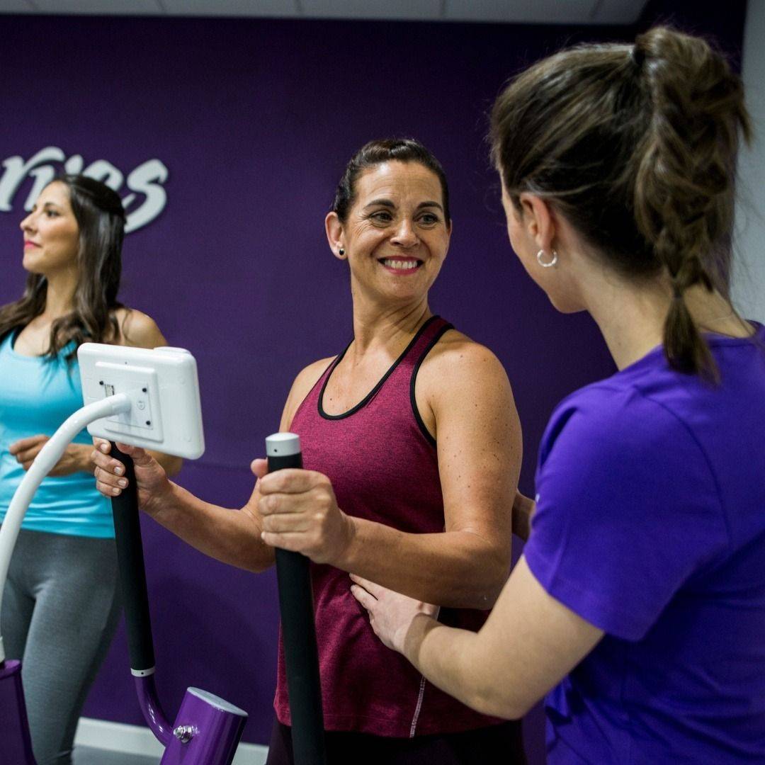 Curves coach planning a programme with a member