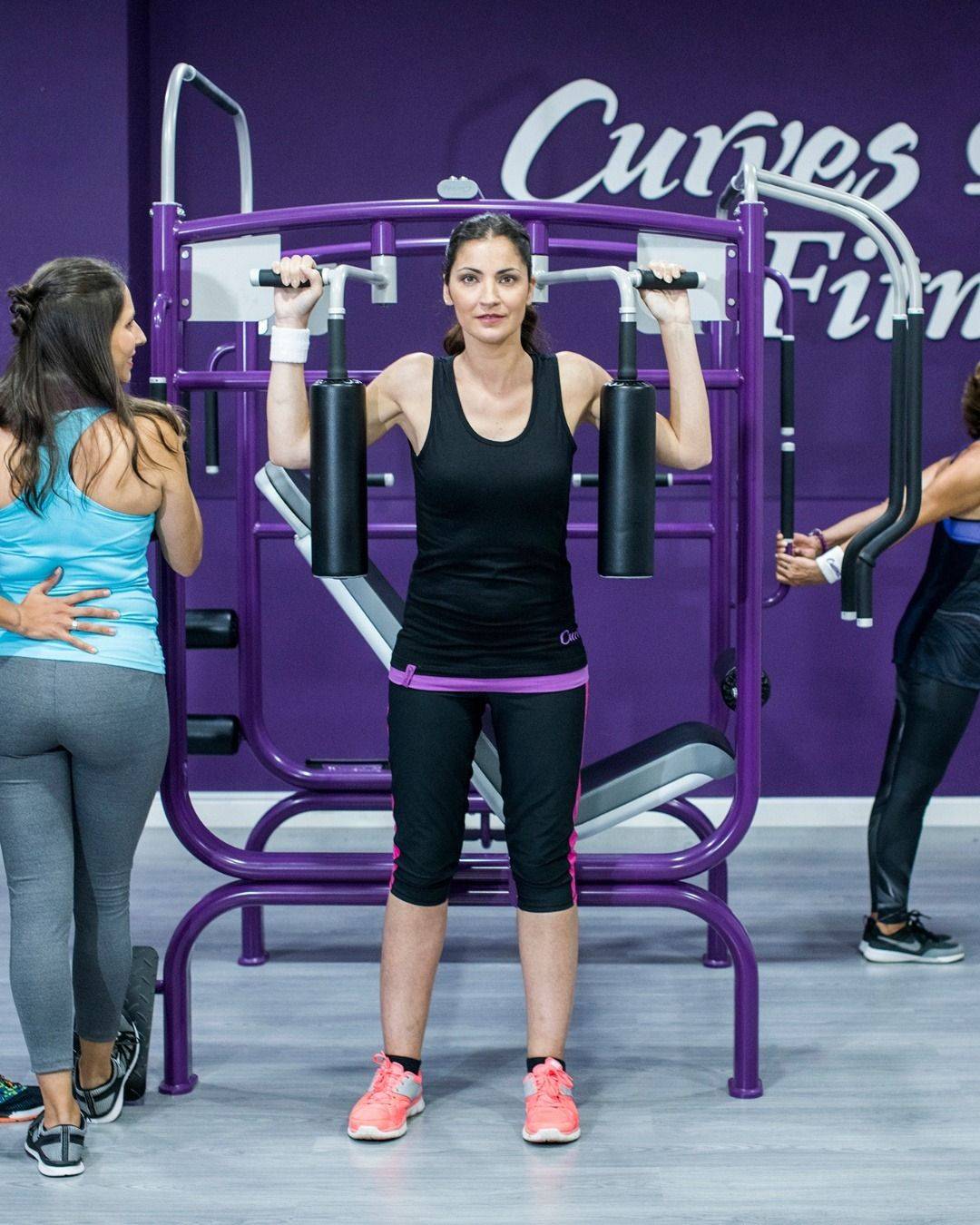 Woman on a Curves strength machine