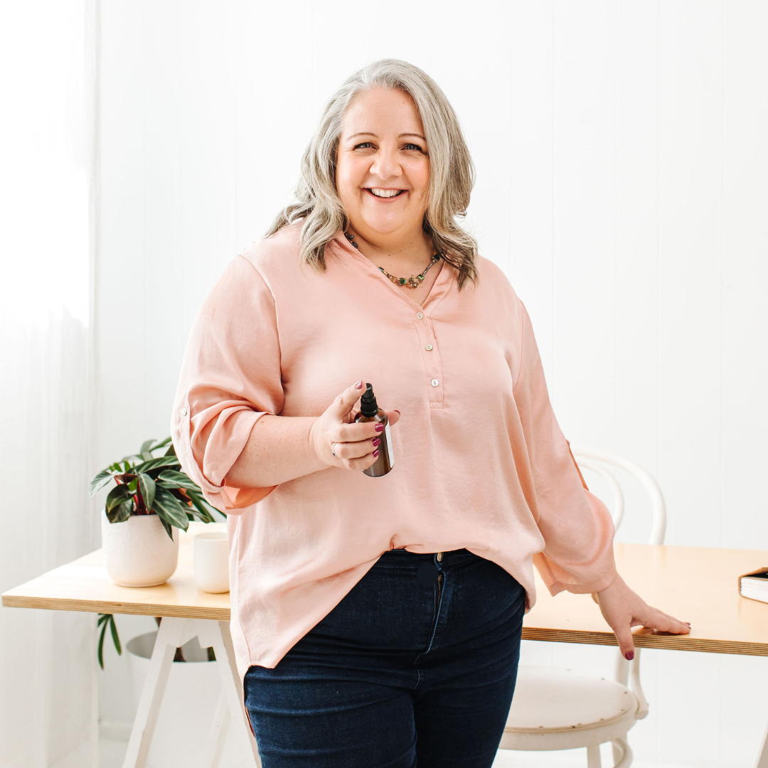 Nicki Kuurman demonstrating how to use MYST Energy Sprays 