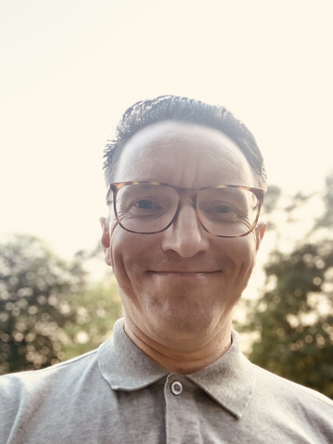 Gareth Collins, clinical hypnotherapist at Retrained Minds, supporting healthy habits and weight loss through hypnotherapy.