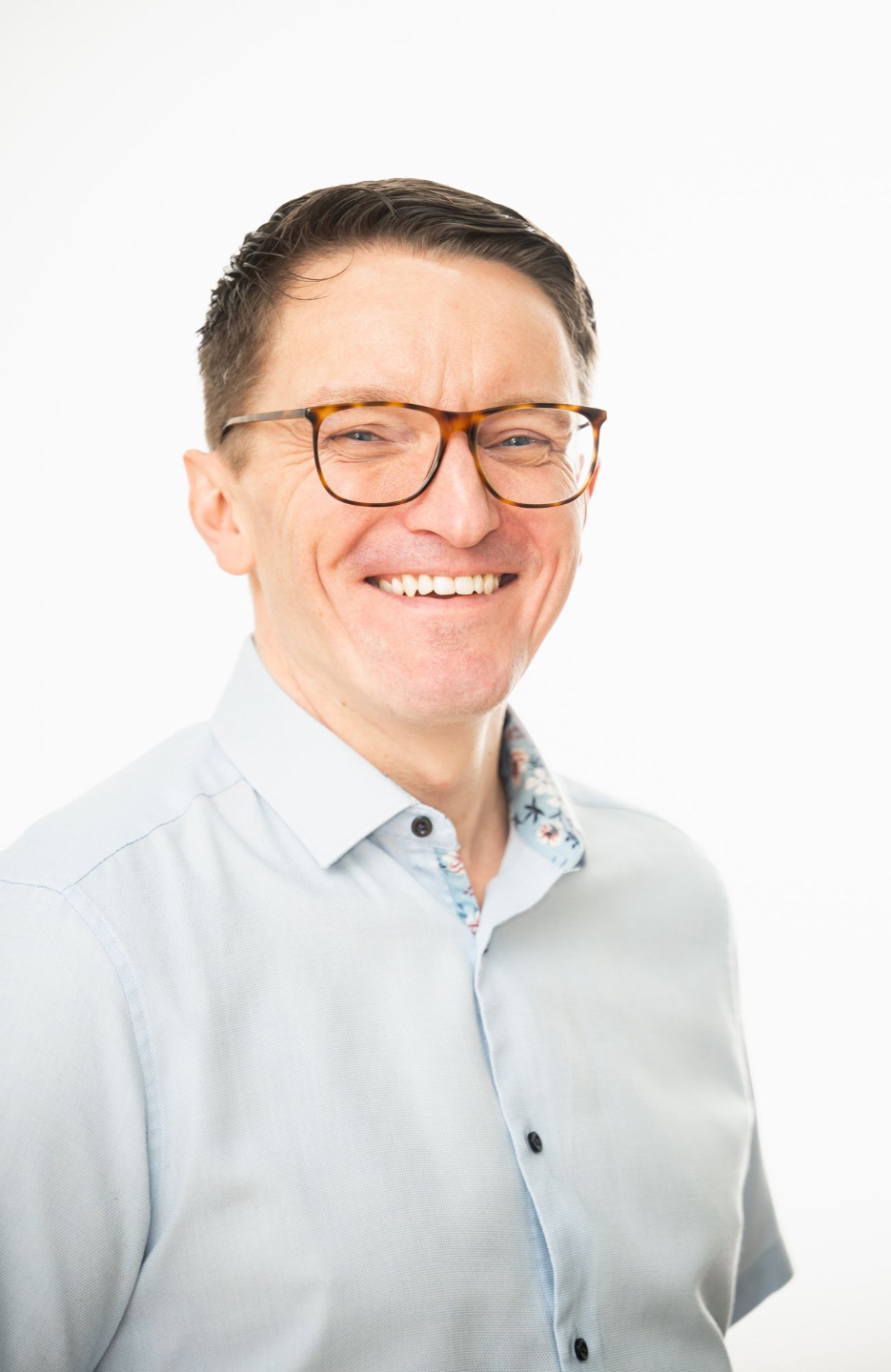 Gareth Collins, qualified hypnotherapist and founder of Retrained Minds Hypnotherapy