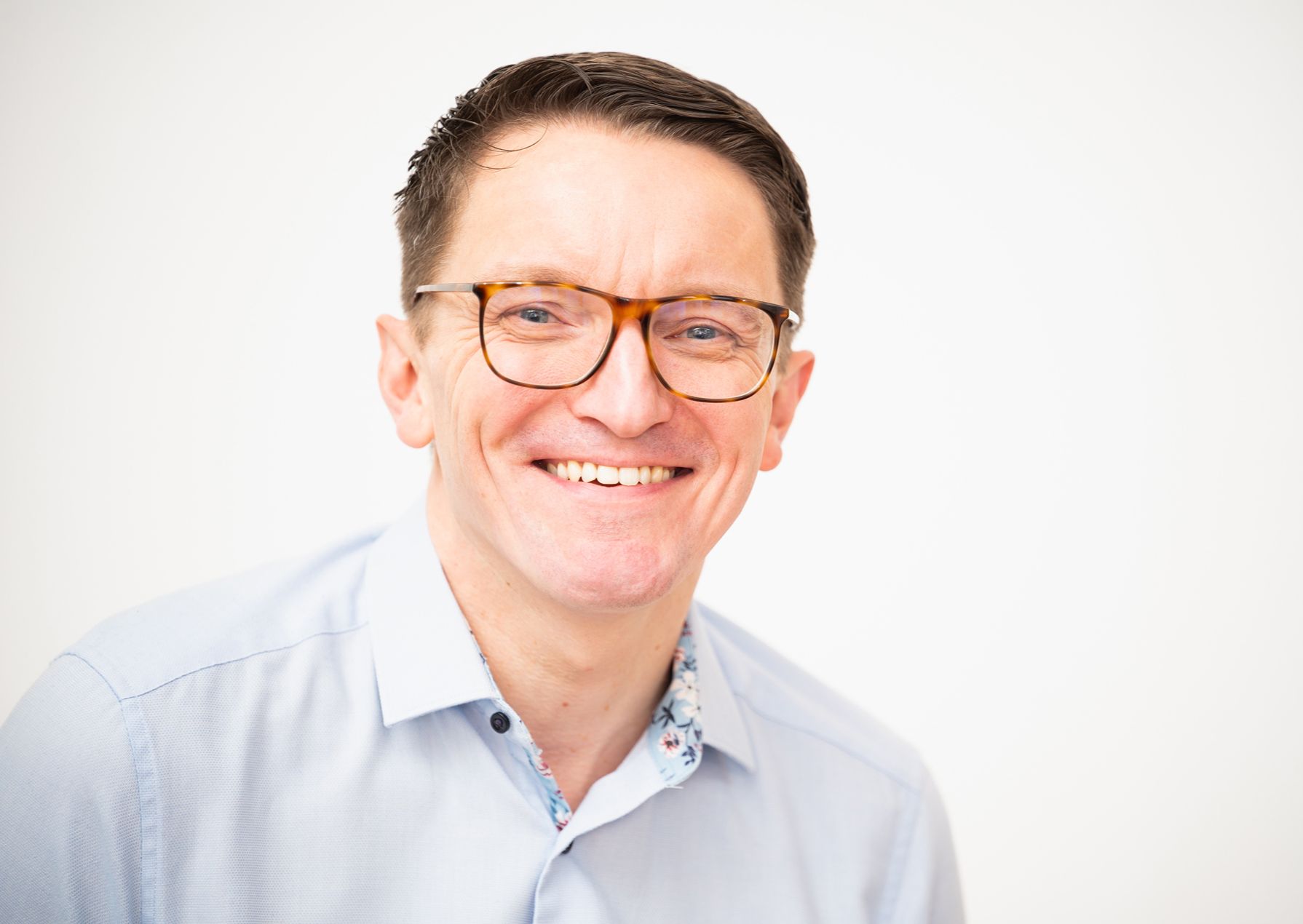 Gareth Collins, clinical hypnotherapist offering gentle support for sleep and insomnia.