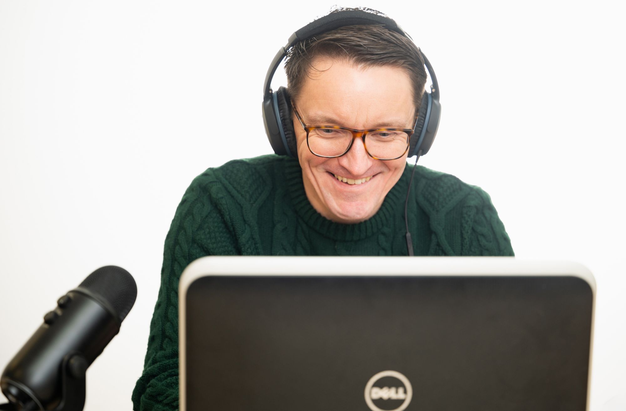 Online hypnotherapy session with Gareth Collins of Retrained Minds, providing calm virtual therapy from Cardiff, UK.