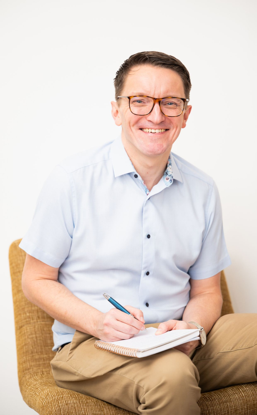 Gareth Collins, clinical hypnotherapist supporting confidence and self-belief at Retrained Minds Hypnotherapy.