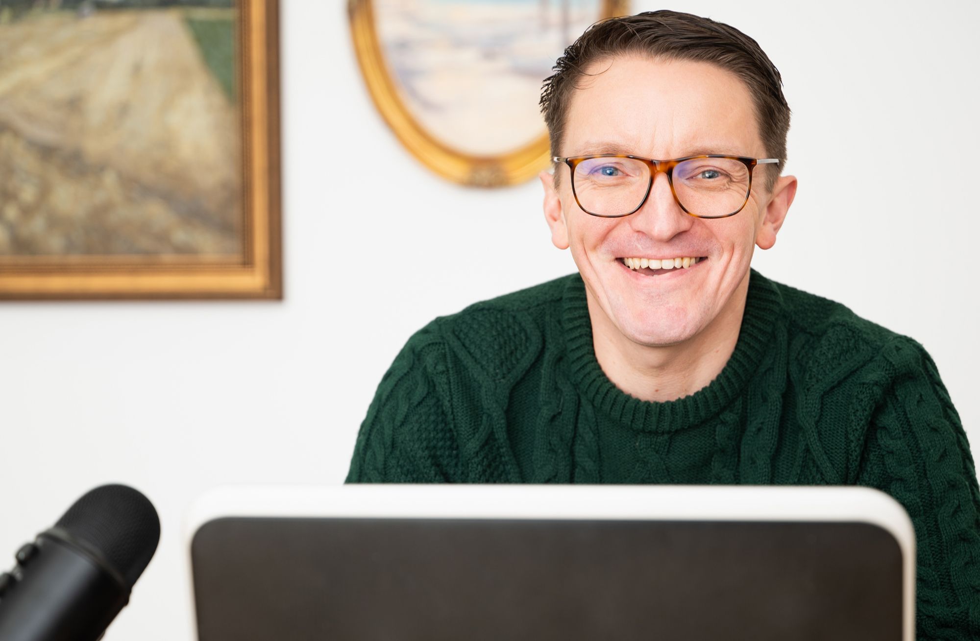 Gareth Collins, clinical hypnotherapist at Retrained Minds, supporting clients with stress, overwhelm and burnout.