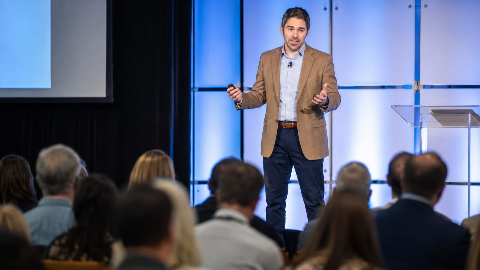Joe brings a high-impact keynote experience to conferences and summits, helping audiences think differently about communication, leadership, and presence.
