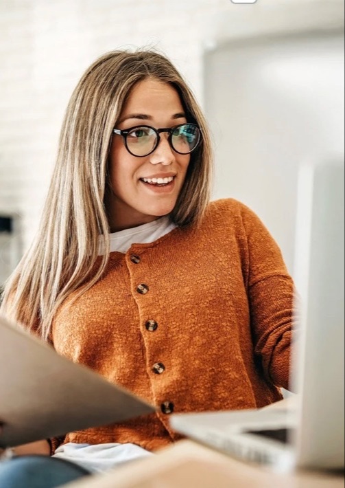 Woman working on the laptop