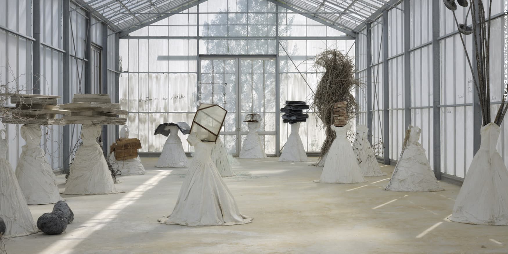 installatie van Anselm Kiefer in een serre van La Ribaute