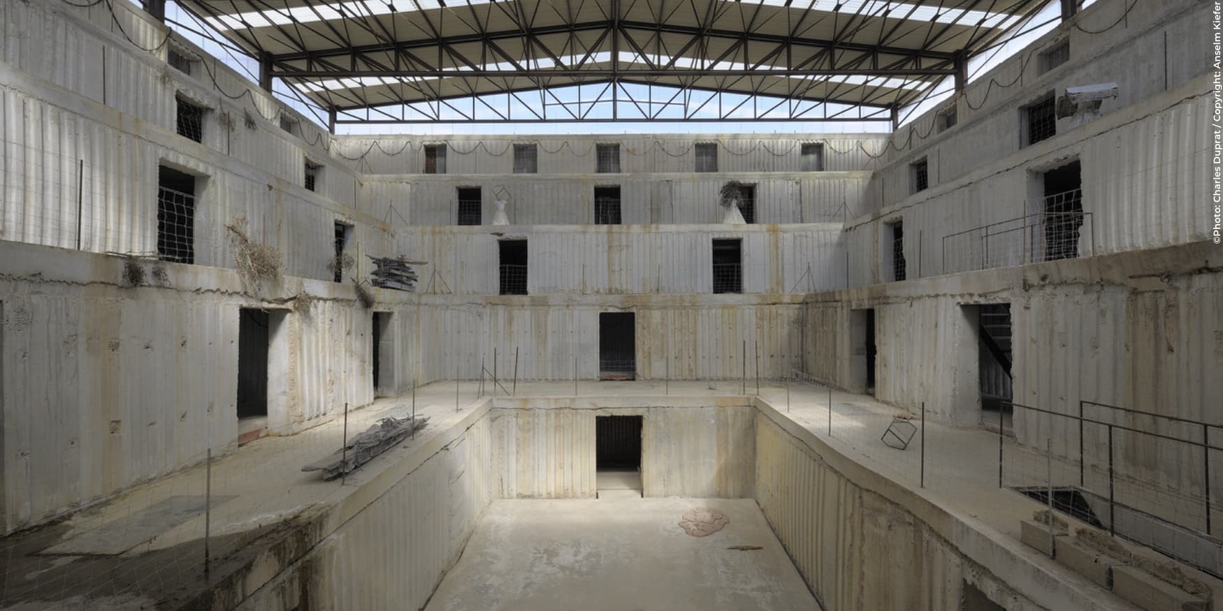 constructie van Anselm Kiefer in La Ribaute