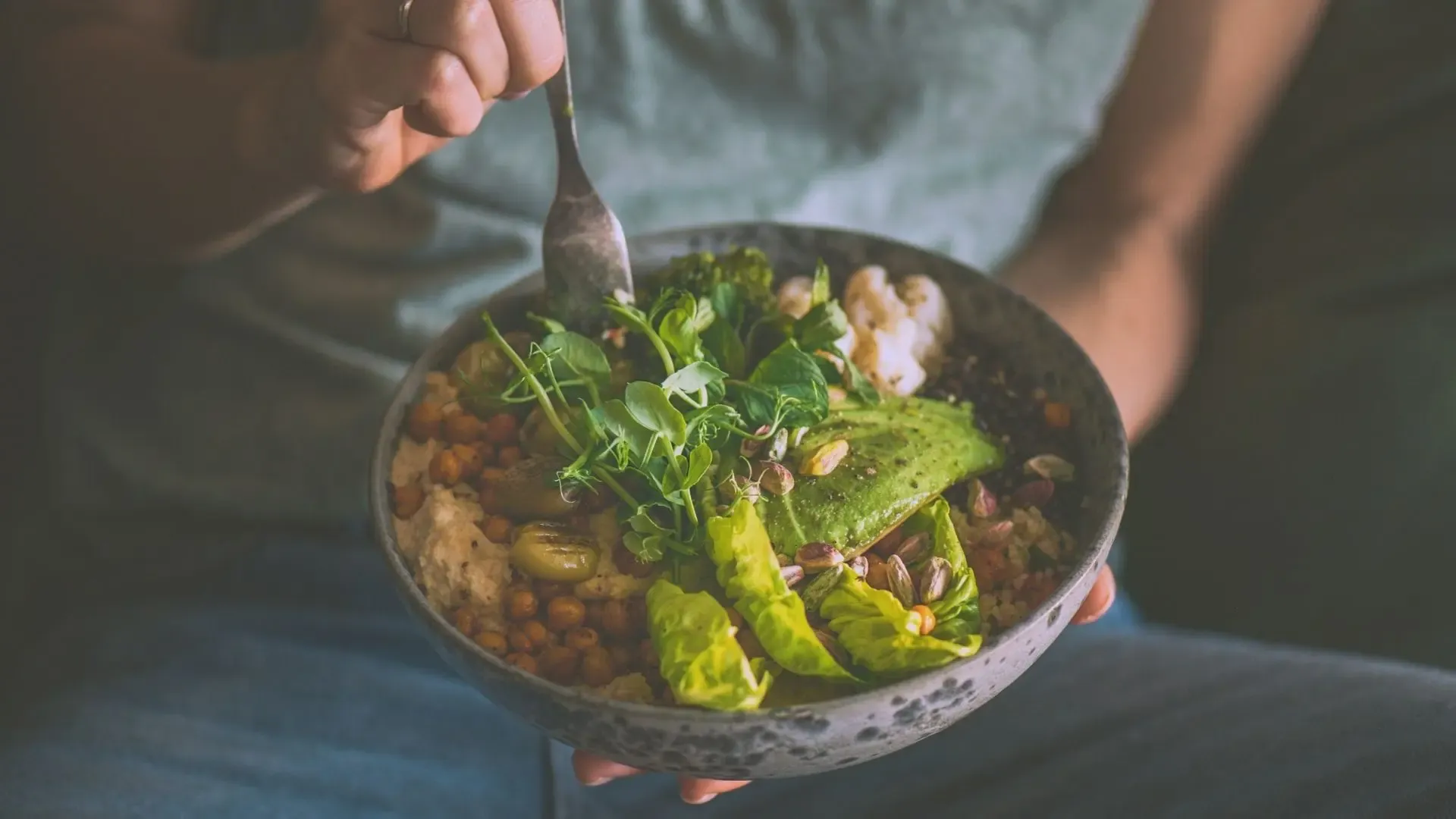 Man eating salad