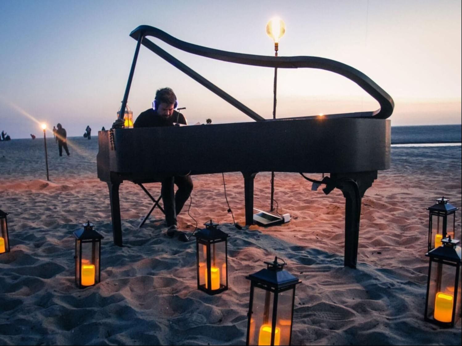 MindTravel "silent" piano concert experience