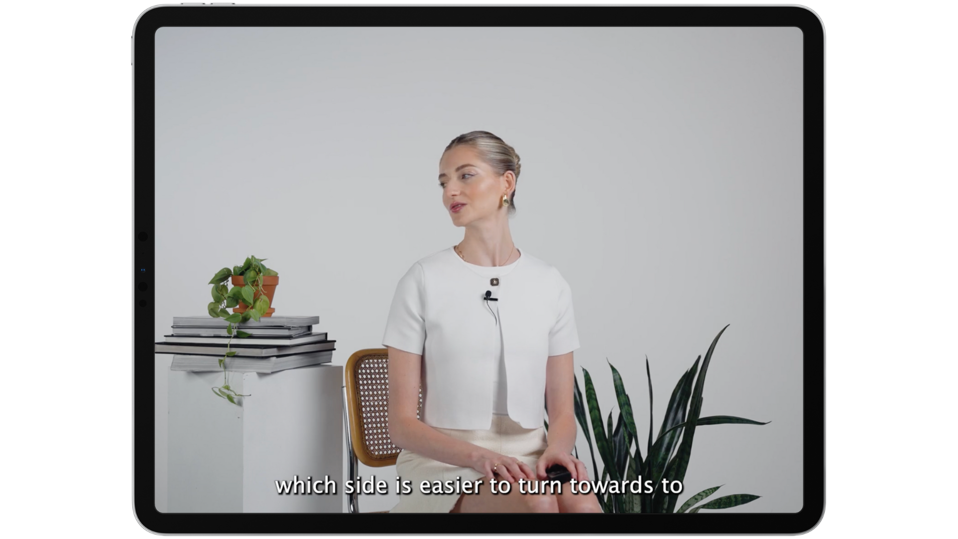 image of Valeriia using Gua Sha on her face