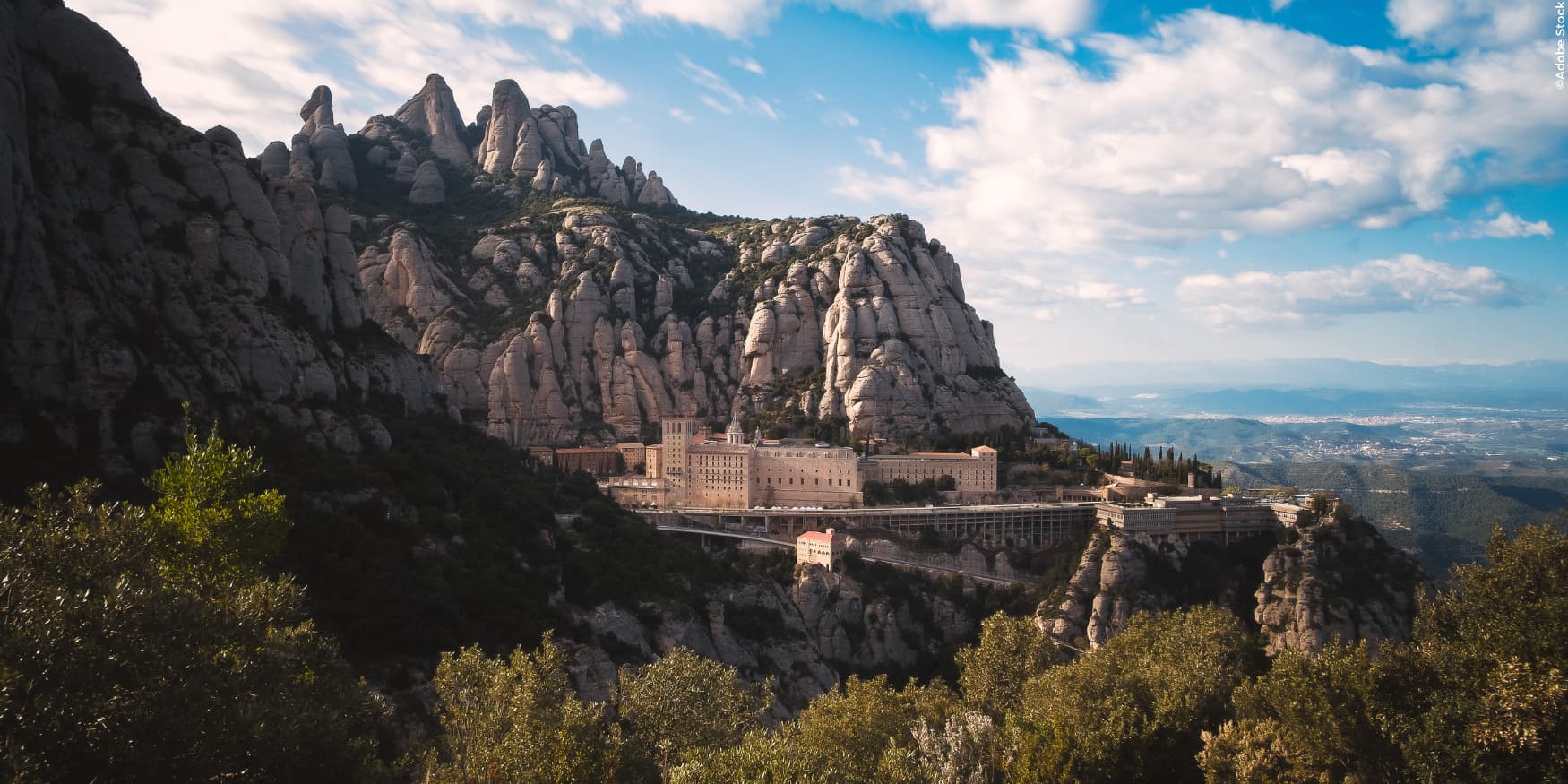 het benedictijnenklooster van Montserrat, Spanje, tegen de bergwand