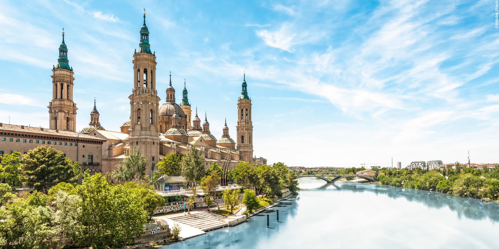 de Basílica de Nuestra Señora del Pilar in Zaragoza, Spanje en de Ebro
