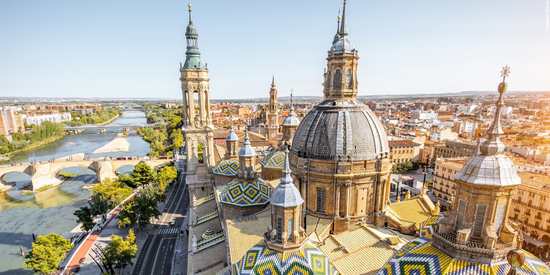 de Basílica de Nuestra Señora del Pilar in Zaragoza, Spanje en de Ebro