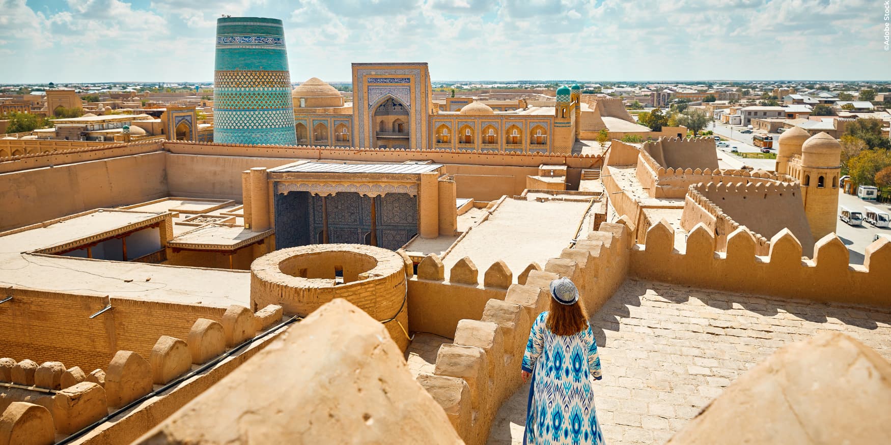 de ommuurde binnenstad van Ksiva in Oezbekistan