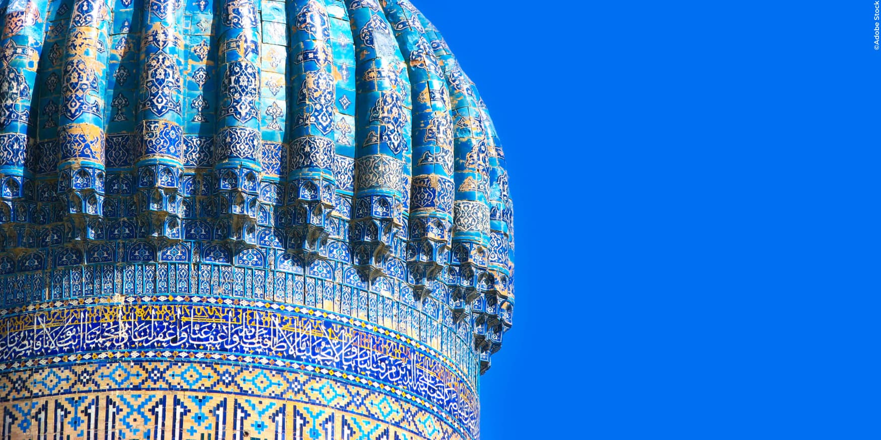 de blauwe geribbelde koepel van het mausoleum van Timoer Lenk in Samarkand (Oezbekistan)