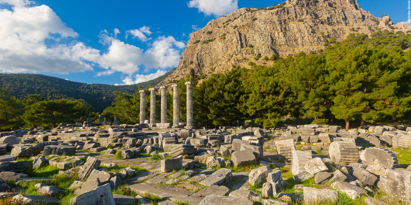 ruïnes van de Tempel van Athena in Priene (Turkije)