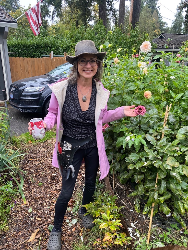 SoniaBFlowers Sonia Beecher in her PNW Garden