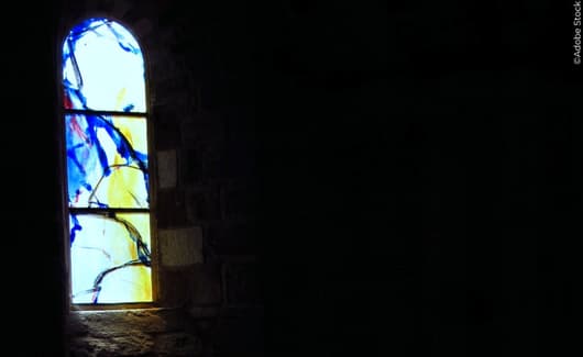 moderne glasramen van Kim en Joong in Brioude