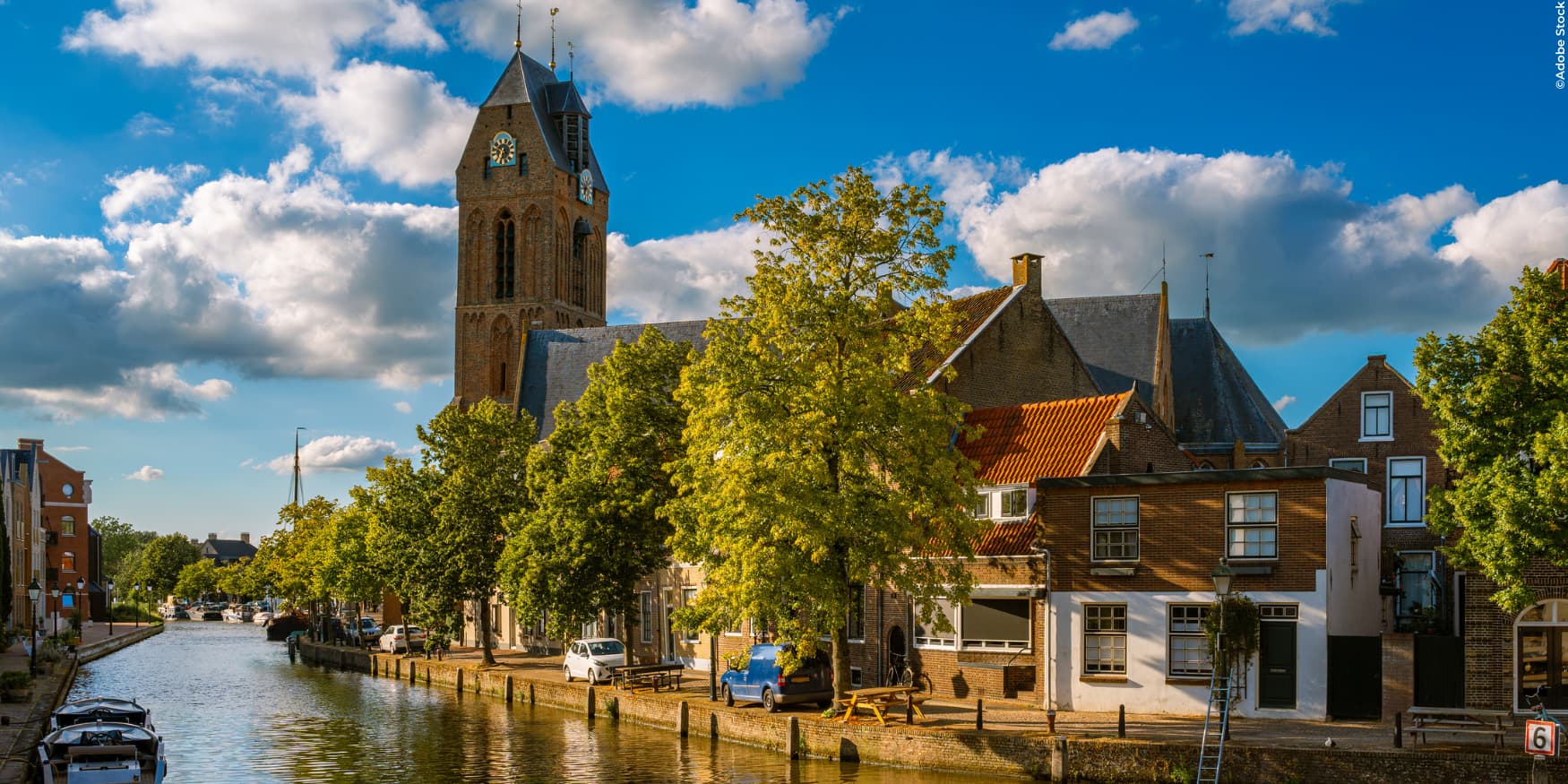 stadszicht en rivier in Oudewater